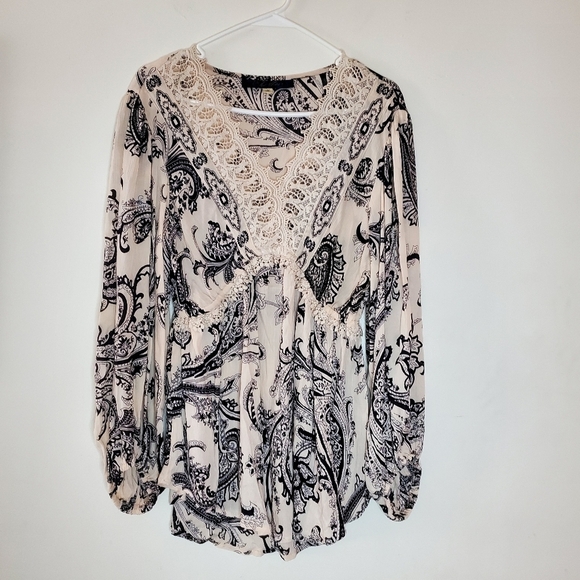 Blue Rain Tops - Blue Rain BoHo Paisley Print Flowy Top size medium